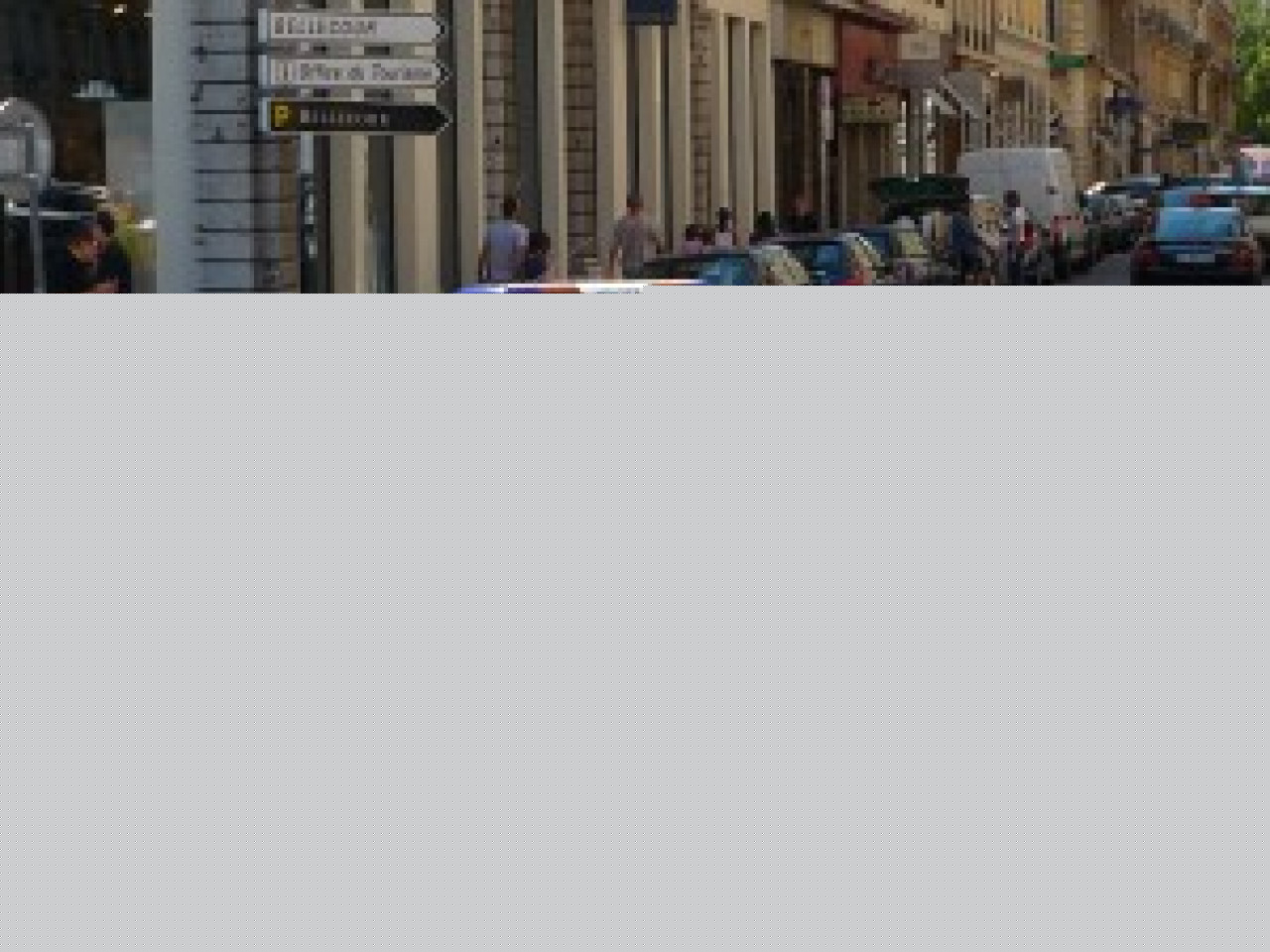 Il retire de l’argent avec un faux passeport Il retire de l’argent avec un faux passeport