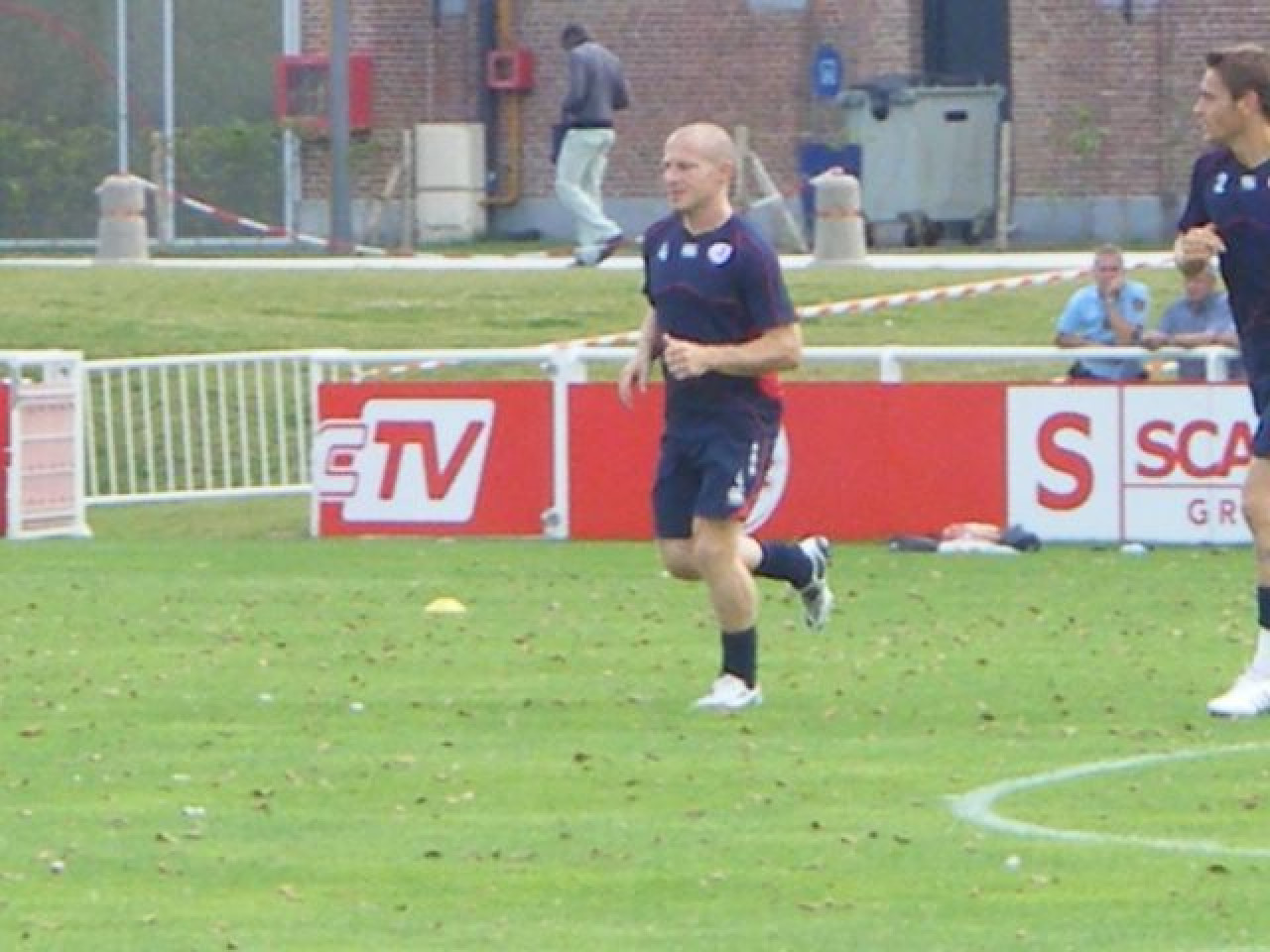 L’ex footballeur Lyonnais Florent Balmont agressé L’ex footballeur Lyonnais Florent Balmont agressé