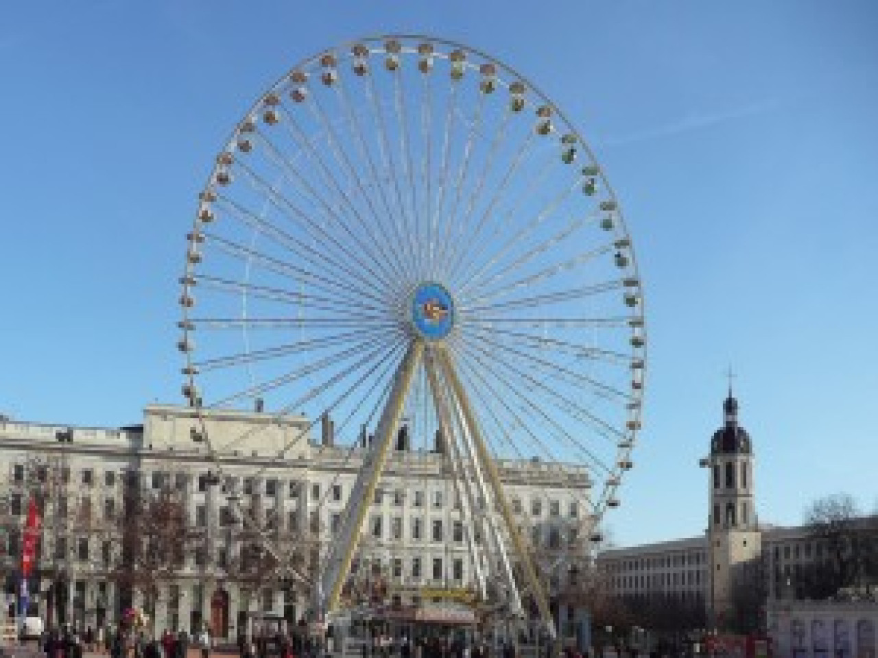 La Grande roue quitte la place Bellecour La Grande roue quitte la place Bellecour