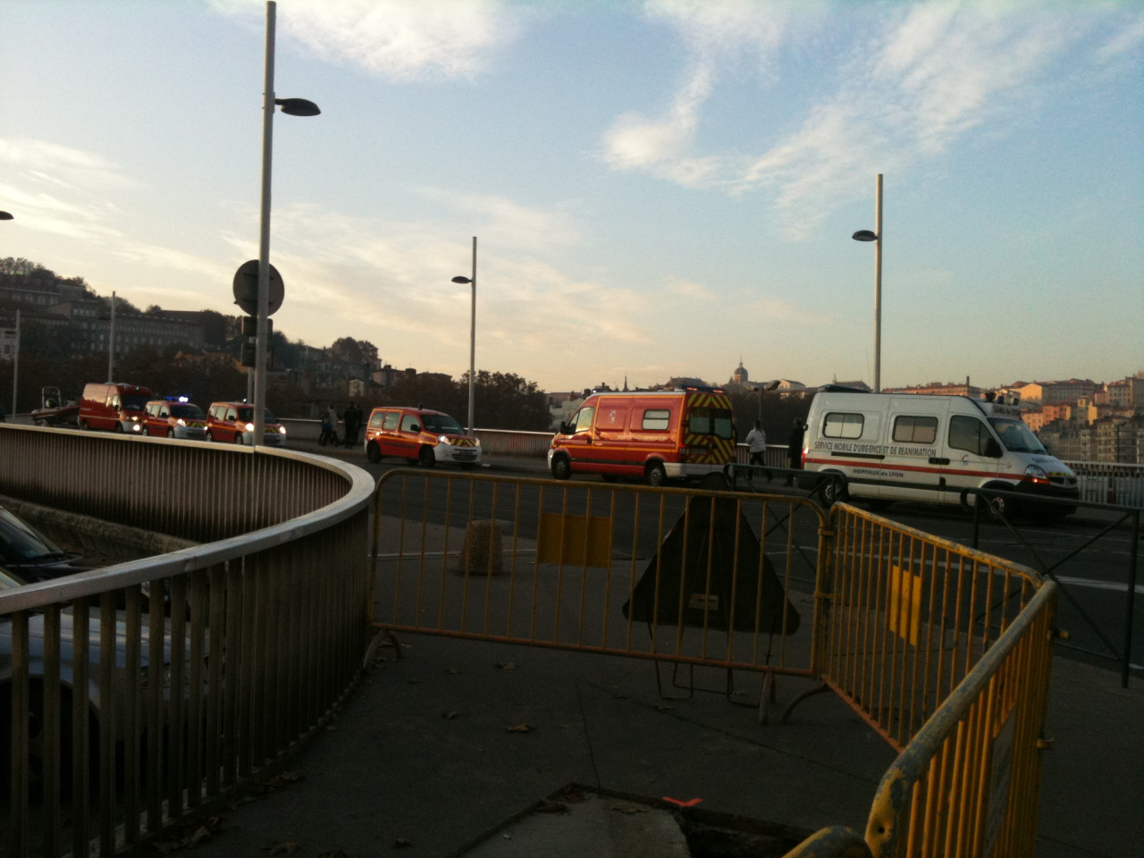 La chute de câbles de trolley dans le centre de Lyon La chute de câbles de trolley dans le centre de Lyon