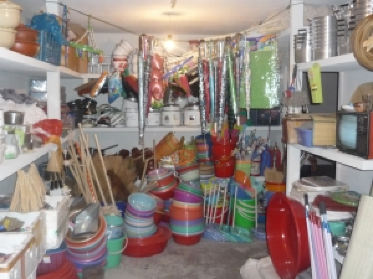 Le coup d’envoi de la Xe Biennale de Lyon a été donné mardi pour les professionnels Le coup d’envoi de la Xe Biennale de Lyon a été donné mardi pour les professionnels