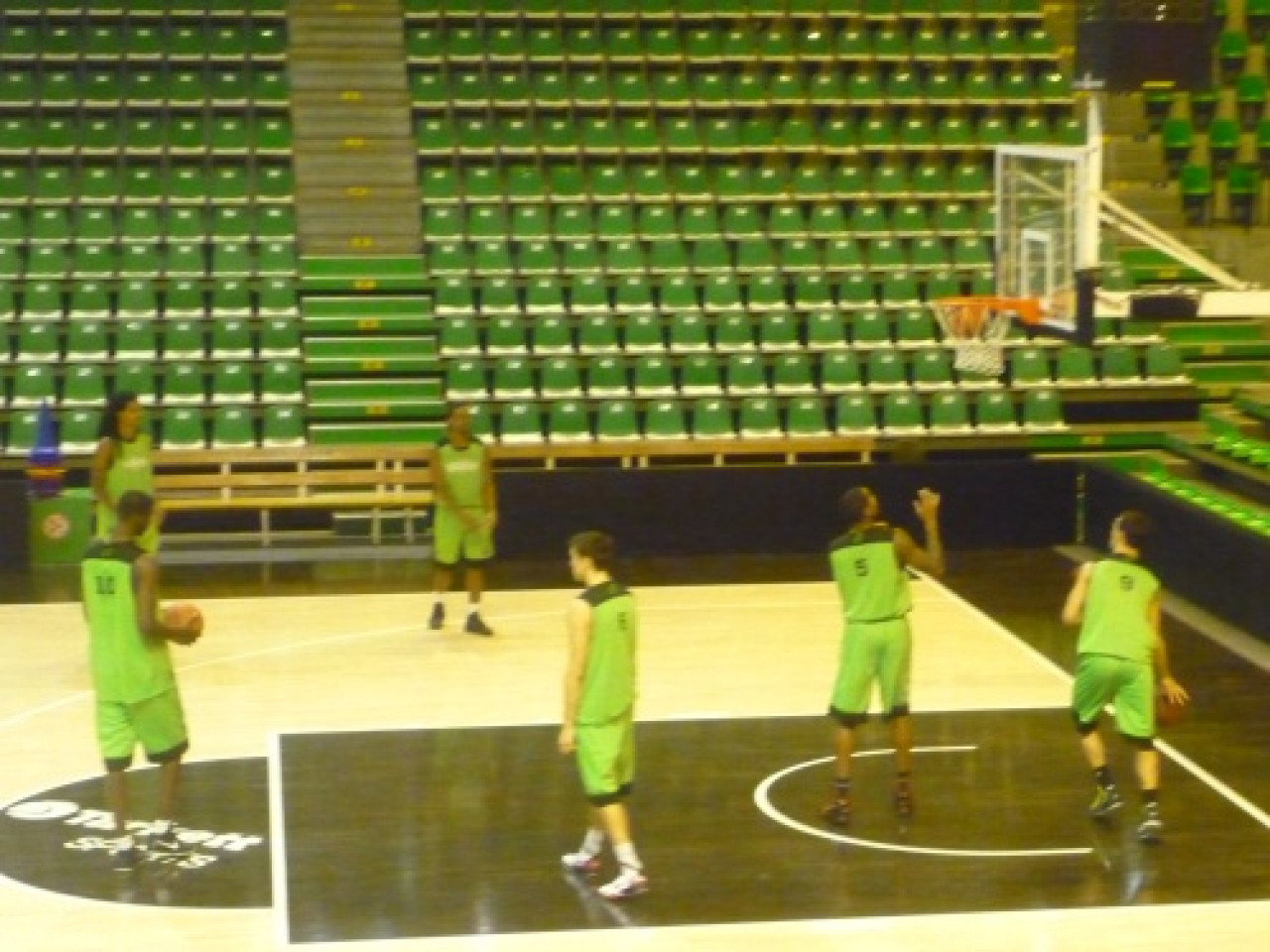 Les basketteurs de l'Asvel entrent en maison de retraite Les basketteurs de l'Asvel entrent en maison de retraite