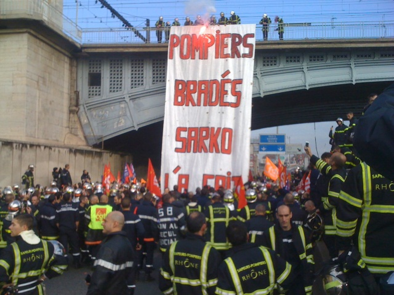 Actions coup de poing des pompiers à Lyon
