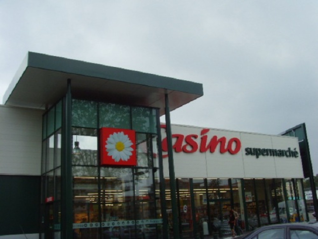 Les trois jeunes braqueurs du Casino-Mermoz &eacute;crou&eacute;s pour &laquo; vol avec armes &raquo;