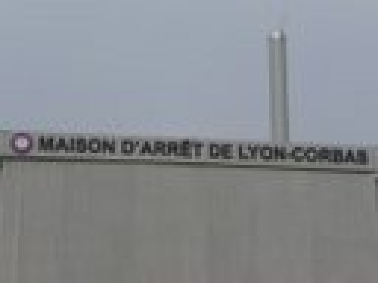 Lev&eacute;e du blocage devant la prison de Lyon-Corbas