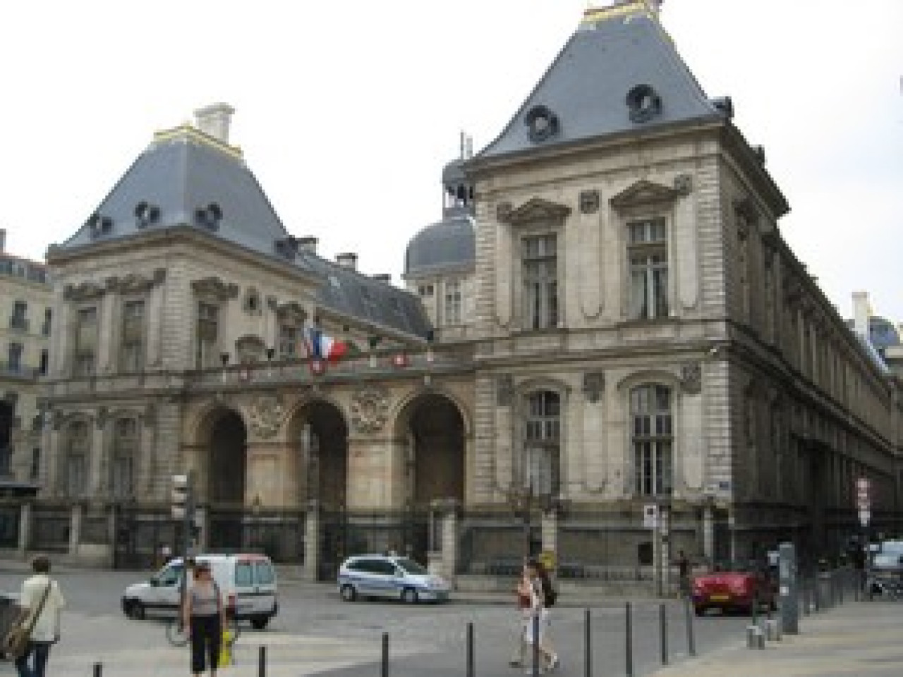 Lyon apporte son aide aux sinistrés du tremblement de terre en Haïti Lyon apporte son aide aux sinistrés du tremblement de terre en Haïti