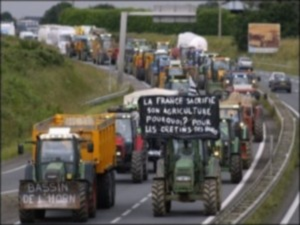 Nouvelle mobilisation pour protester contre la baisse du prix du lait Nouvelle mobilisation pour protester contre la baisse du prix du lait