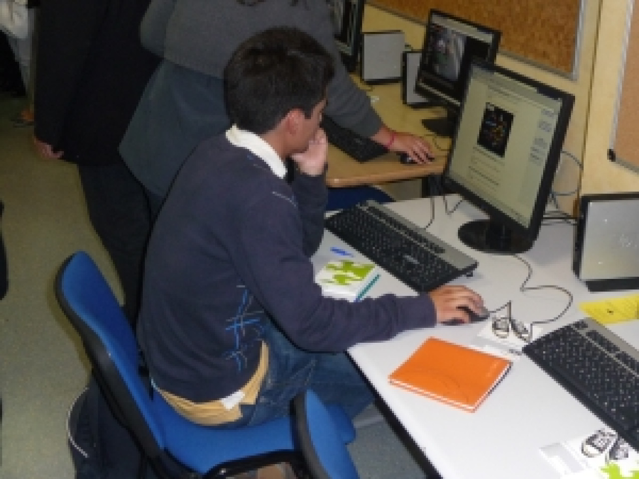 Pas de vacances pour une vingtaine de jeunes issus de l’Institut national des sciences appliqués et de l’Ecole normale supérieure de Lyon Pas de vacances pour une vingtaine de jeunes issus de l’Institut national des sciences appliqués et de l’Ecole normale supérieure de Lyon