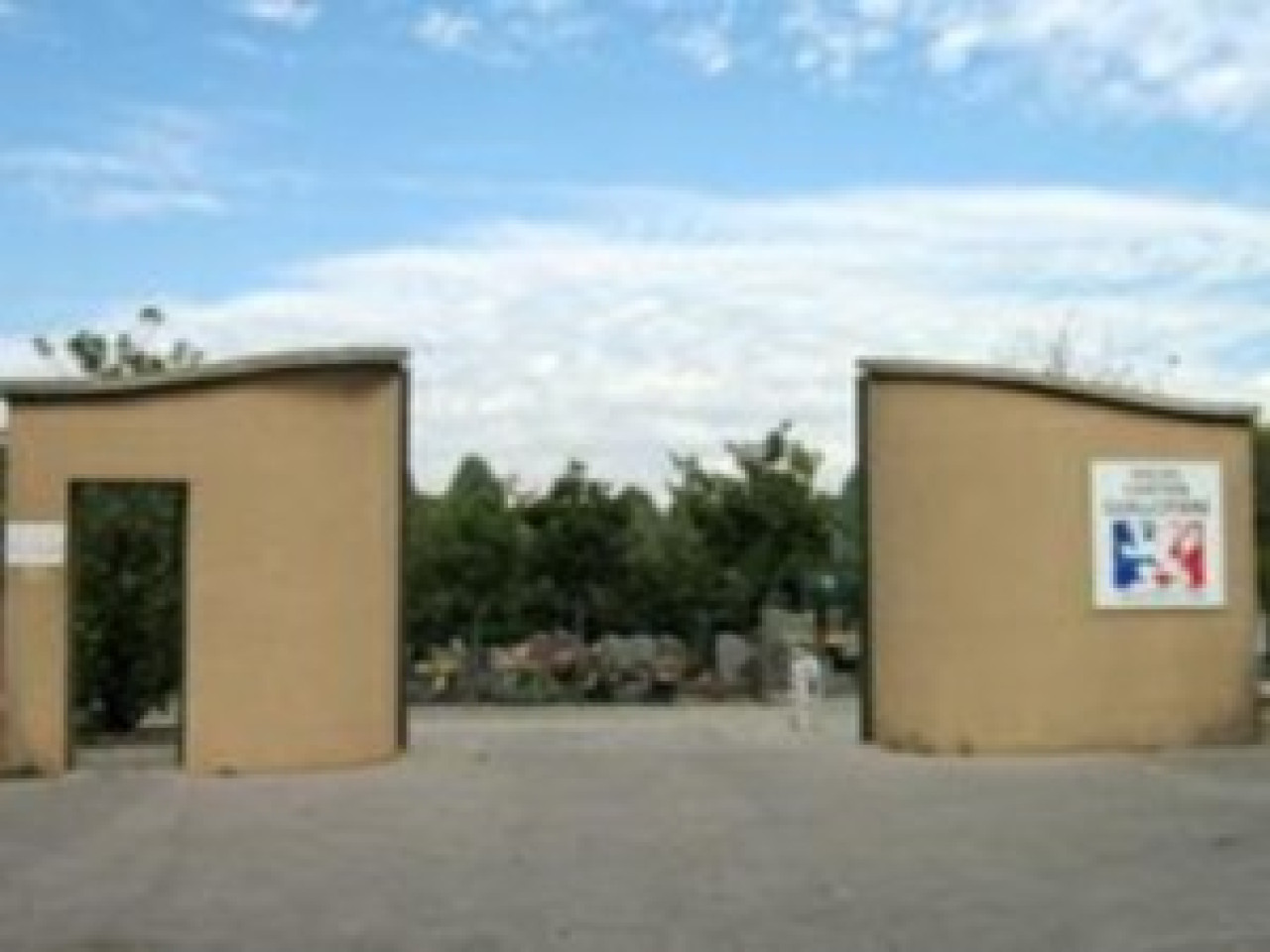 Plus de 400 personnes ont assisté aux obsèques de Foued Guessoum à Villeurbanne Plus de 400 personnes ont assisté aux obsèques de Foued Guessoum à Villeurbanne