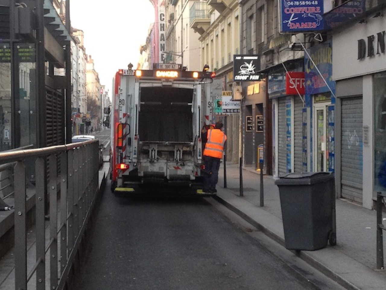 Sans surprise, les éboueurs reconduisent leur mouvement jusqu'à lundi Sans surprise, les éboueurs reconduisent leur mouvement jusqu'à lundi