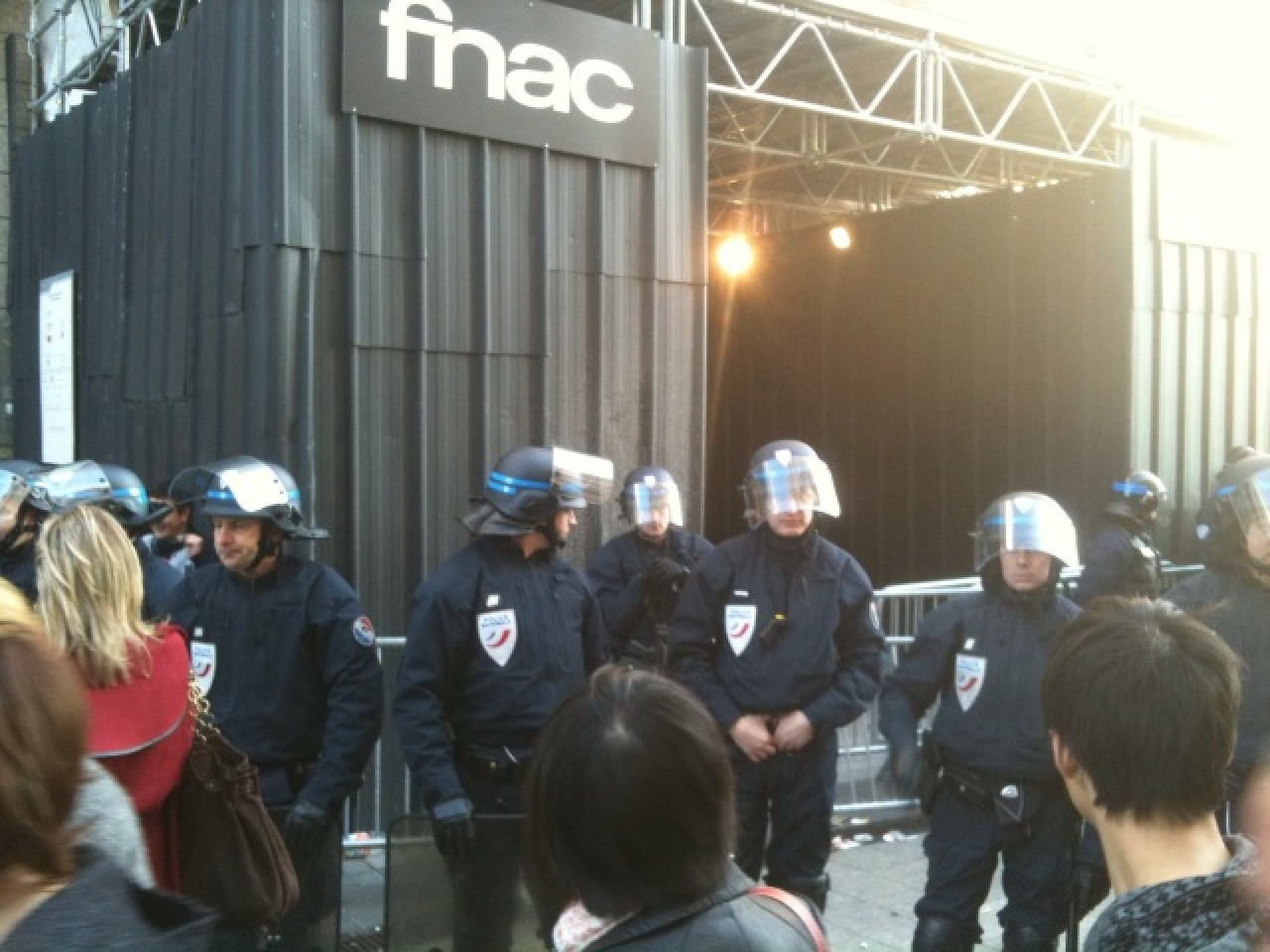 Sexion d'Assaut &agrave; la FNAC : le magasin responsable des d&eacute;bordements