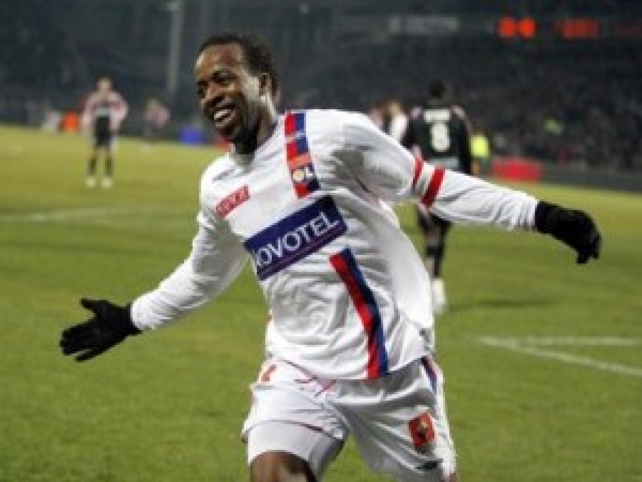 Sidney Govou pourrait rejouer dans la r&eacute;gion