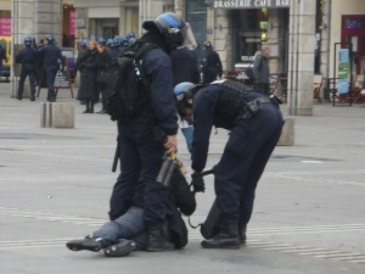 Un adolescent interpellé sept mois après les manifestations lycéennes Un adolescent interpellé sept mois après les manifestations lycéennes