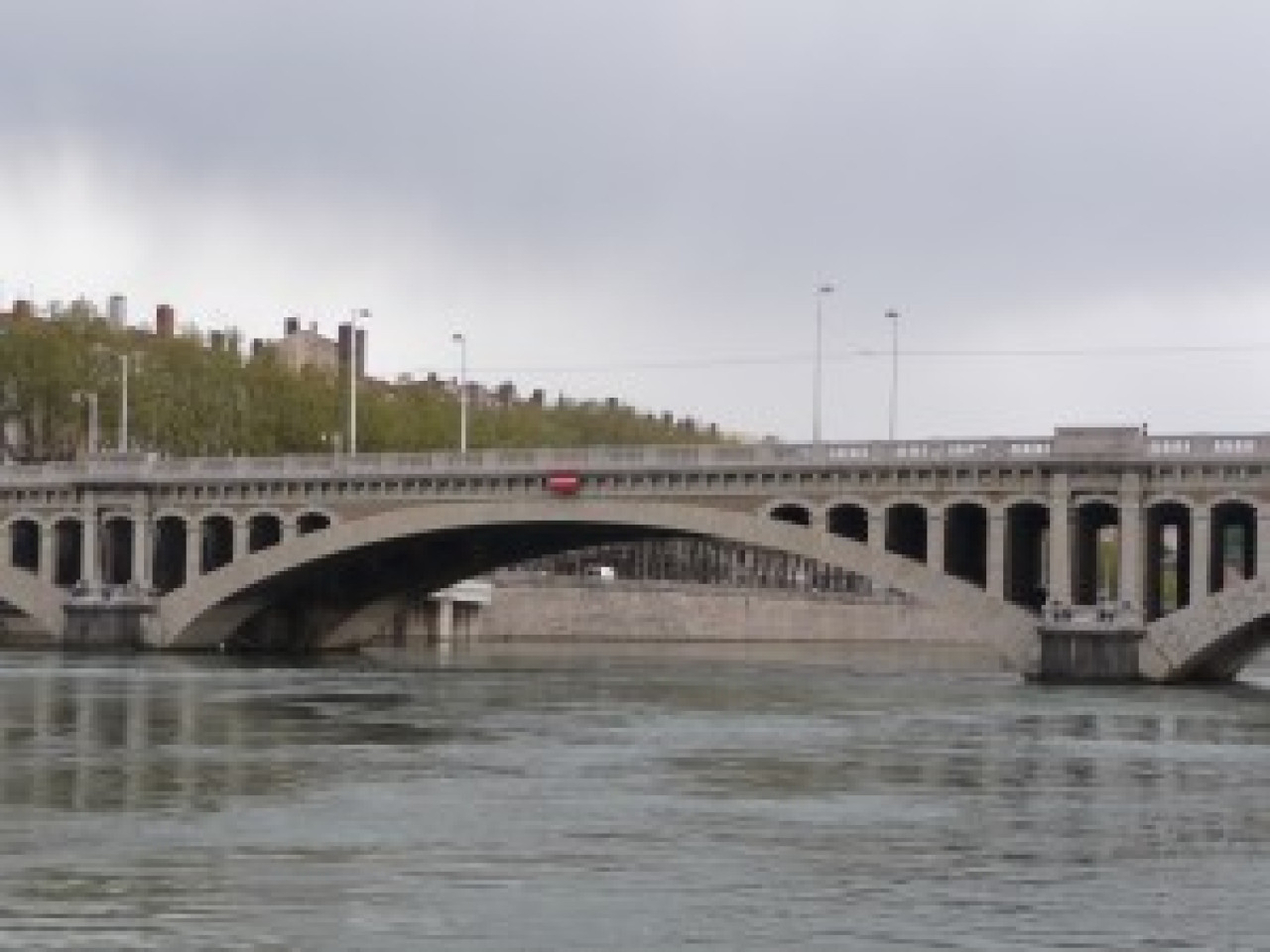 Un jeune homme de 21 ans dans un état critique après une chute Un jeune homme de 21 ans dans un état critique après une chute