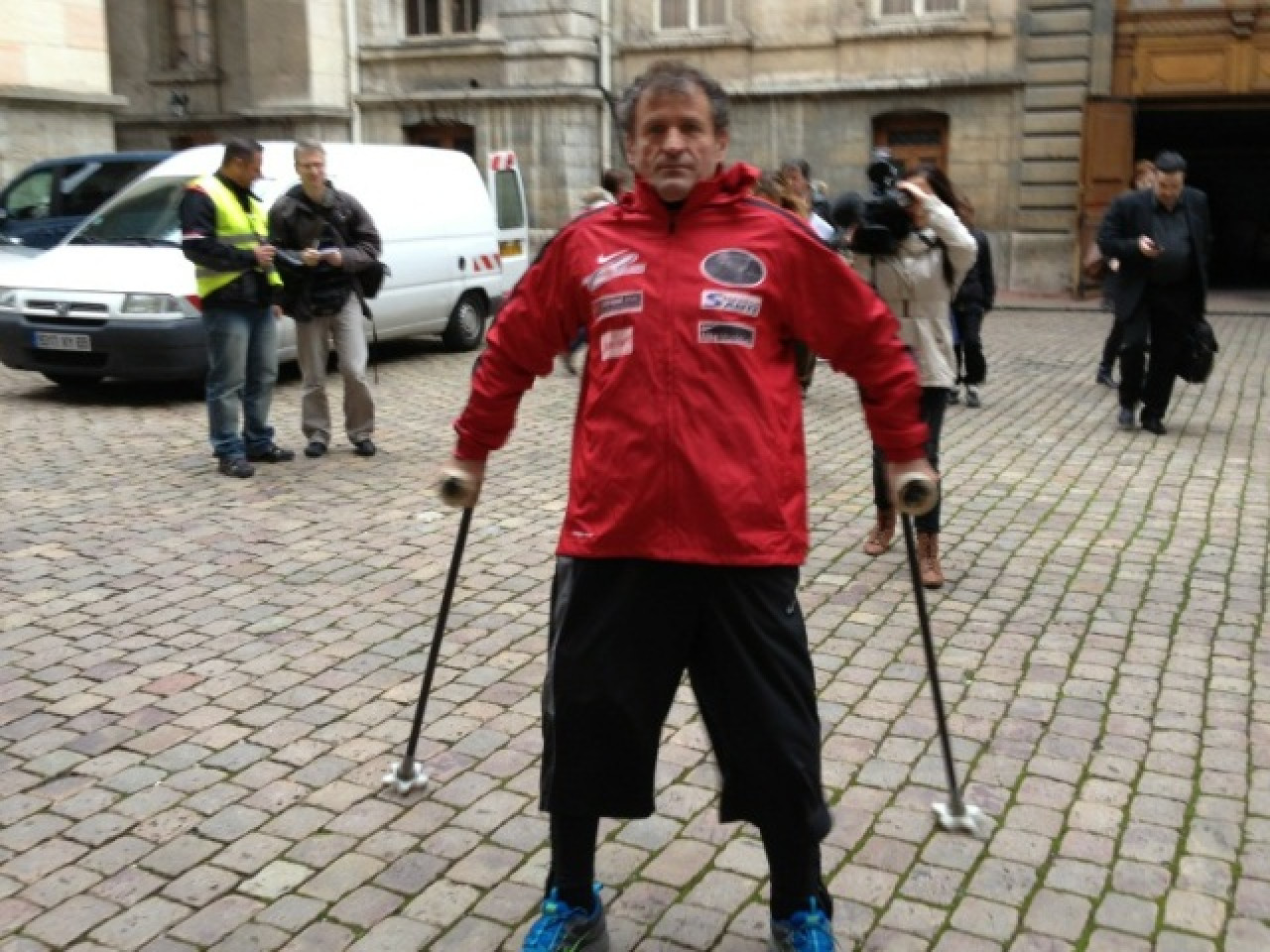 Un paraplégique qui fait une traversée de France de passage à Lyon Un paraplégique qui fait une traversée de France de passage à Lyon