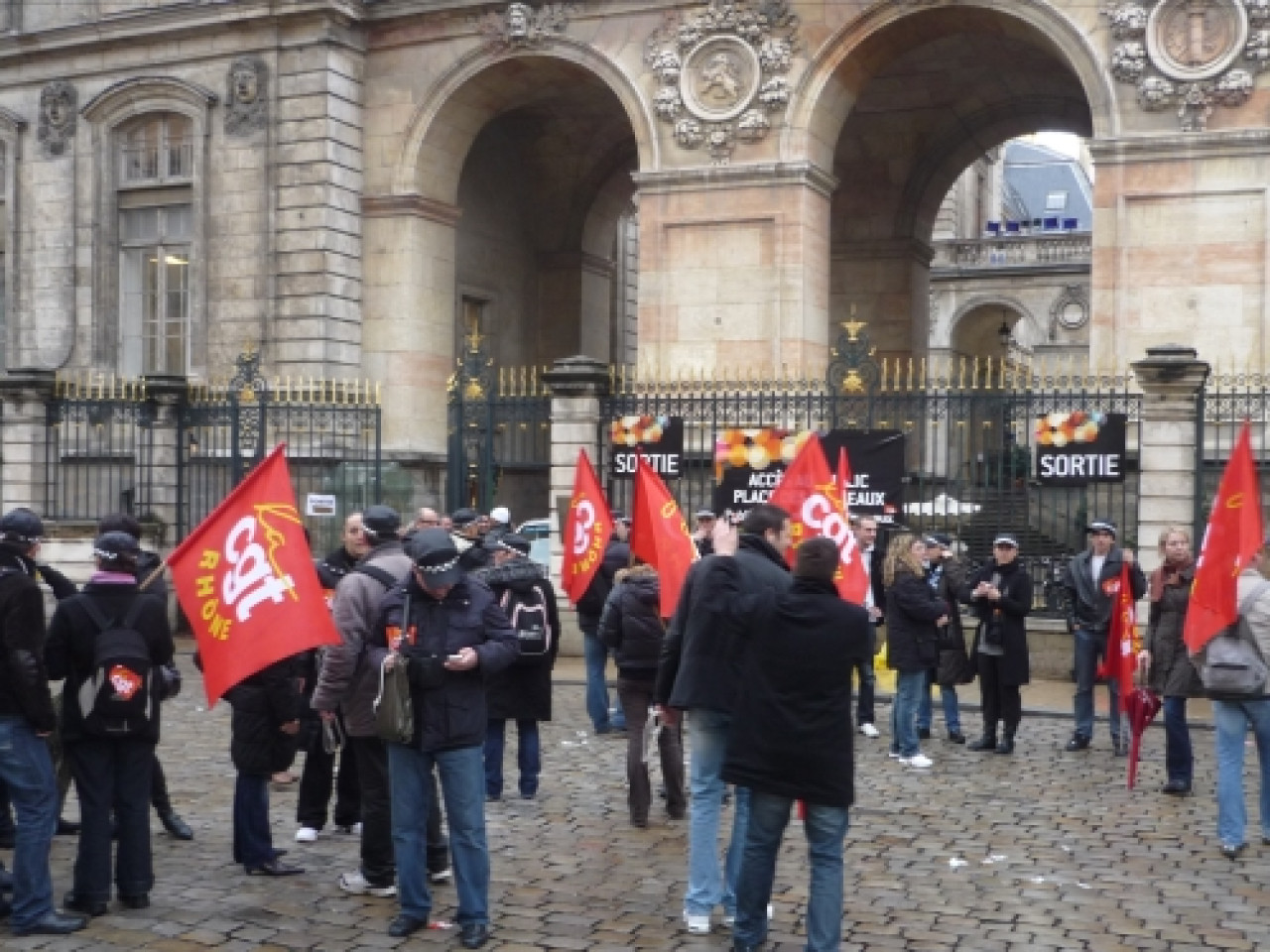 Une manifestation d&rsquo;une trentaine d&rsquo;agents de stationnement de Lyon lundi apr&egrave;s-midi.