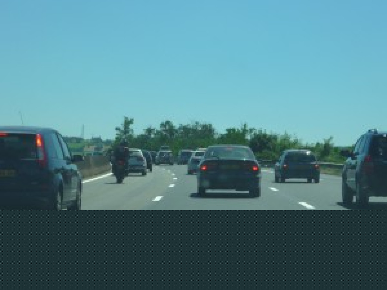 Une voiture à contresens provoque un accident sur l'A432 Une voiture à contresens provoque un accident sur l'A432
