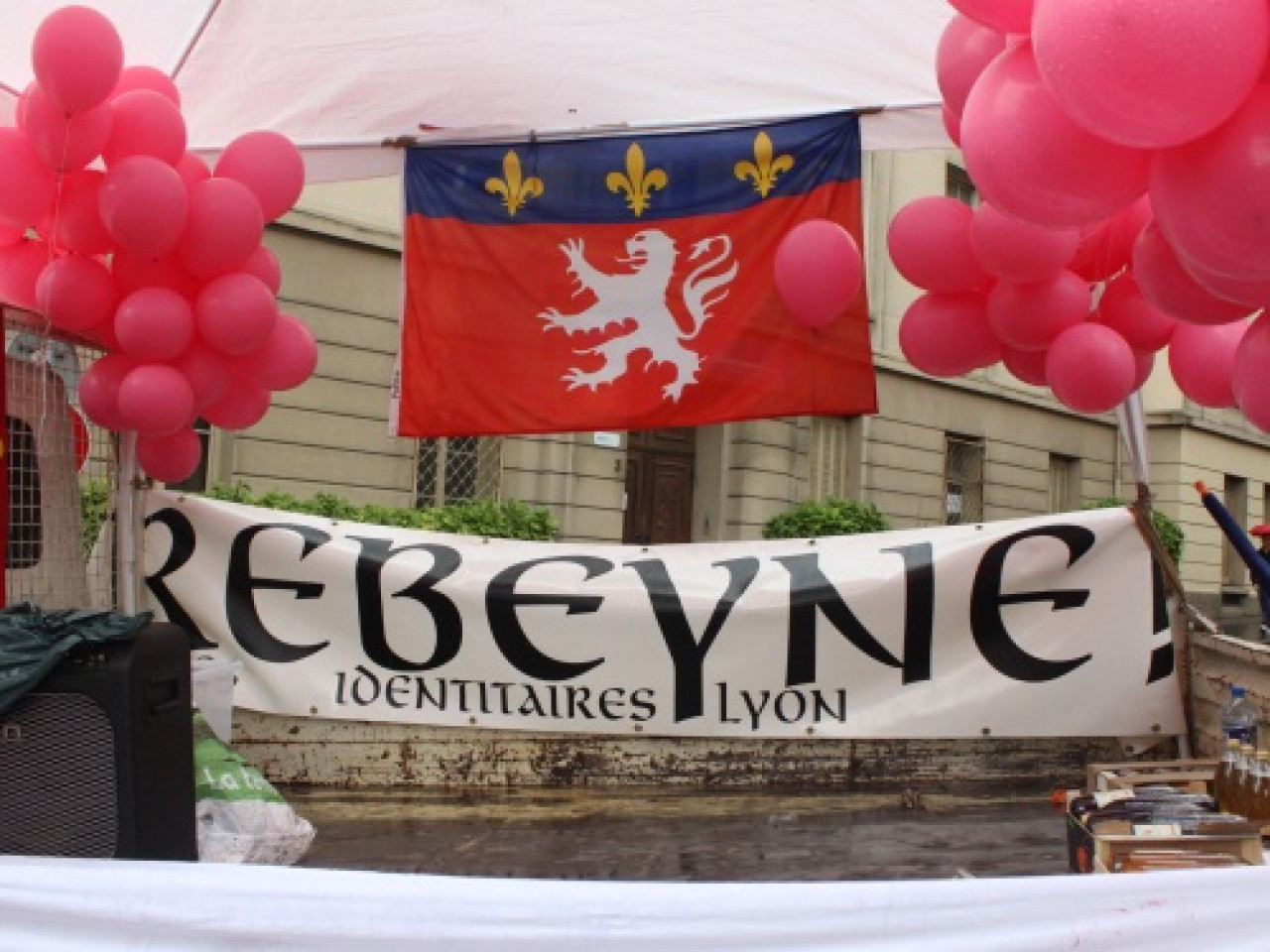 « Les fascistes arrivent chez nous ! Indignons-nous » « Les fascistes arrivent chez nous ! Indignons-nous »