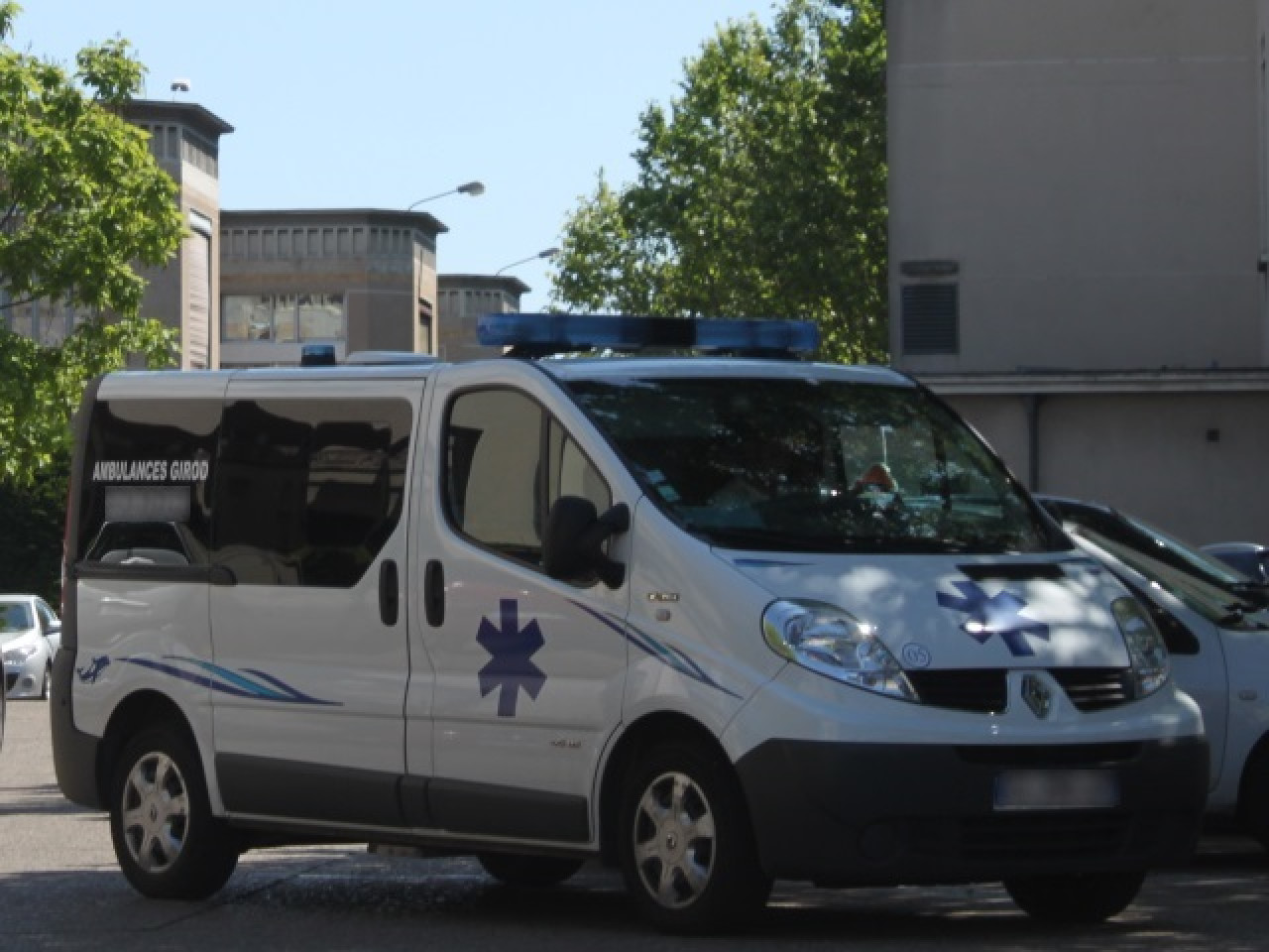 Vaulx-en-Velin : quatre jeunes volent une ambulance Vaulx-en-Velin : quatre jeunes volent une ambulance