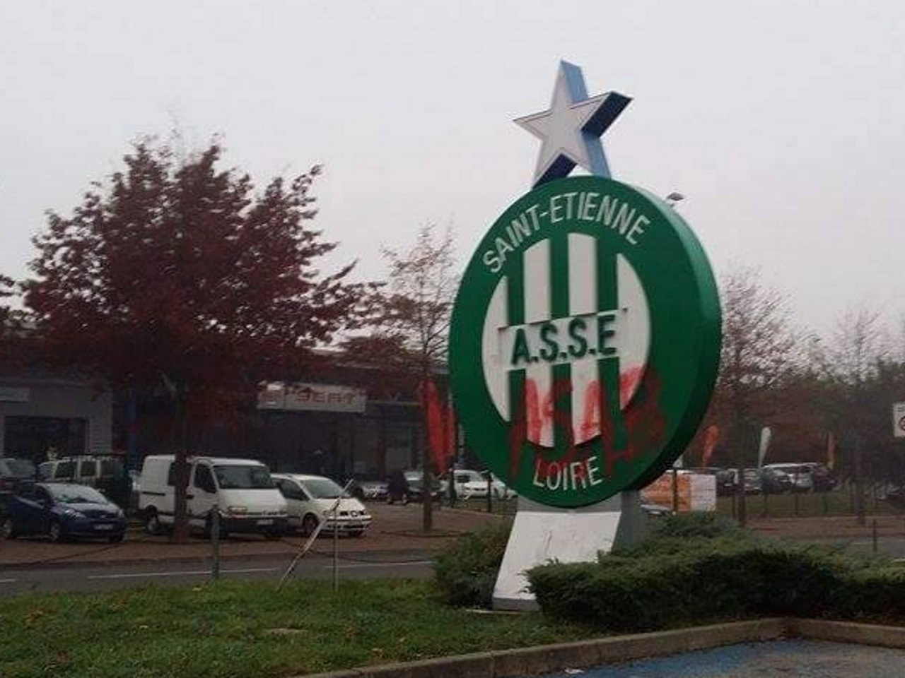 Les installations du stade Geoffroy-Guichard à St Etienne taguées par des Ultras Lyonnais Les installations du stade Geoffroy-Guichard à St Etienne taguées par des Ultras Lyonnais