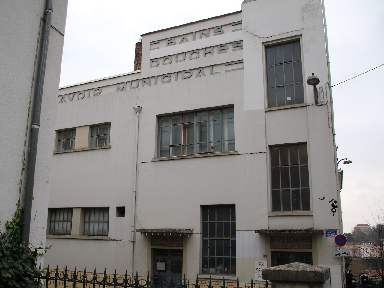 Fermeture des bains-douches : une p&eacute;tition et une soir&eacute;e de soutien