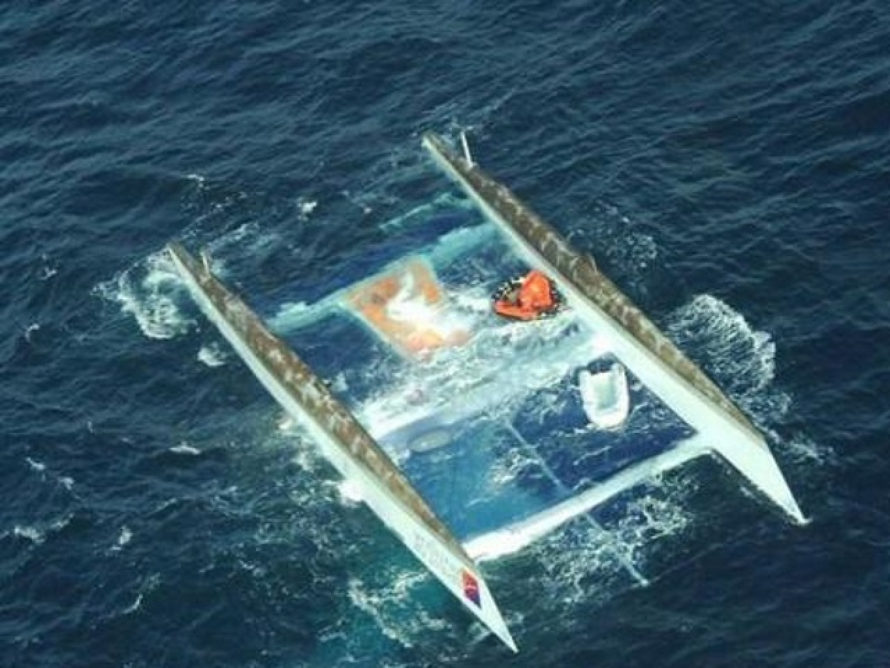 Un navigateur lyonnais retrouv&eacute; au large de l'Afrique du Sud apr&egrave;s avoir chavir&eacute;