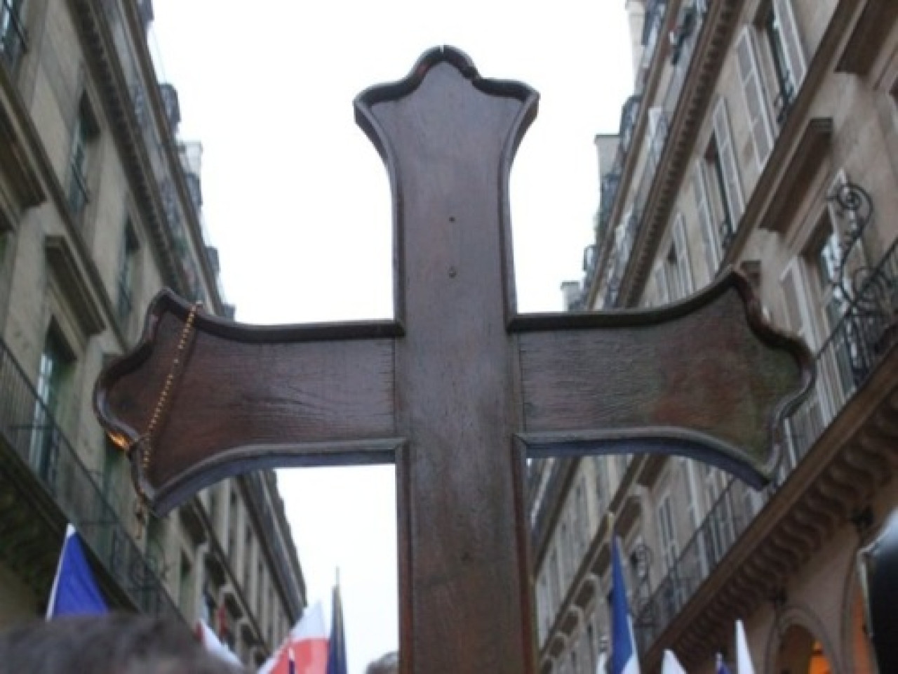 Près de 500 catholiques ont défilé pour le respect de la vie à Lyon Près de 500 catholiques ont défilé pour le respect de la vie à Lyon