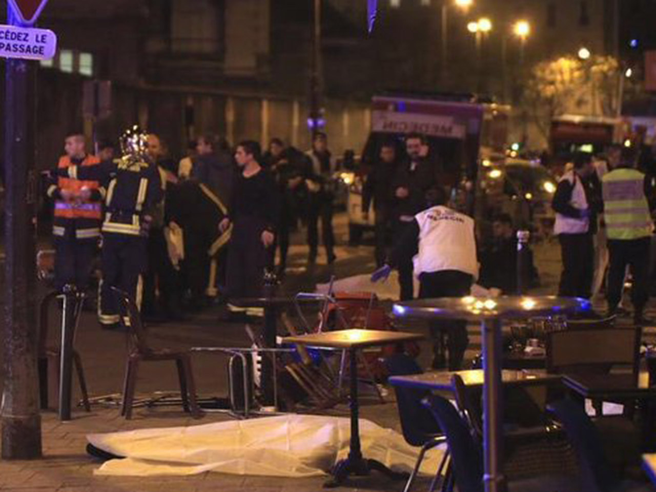 Attentats de Paris : l'&eacute;tat d'urgence d&eacute;cr&eacute;t&eacute; en France