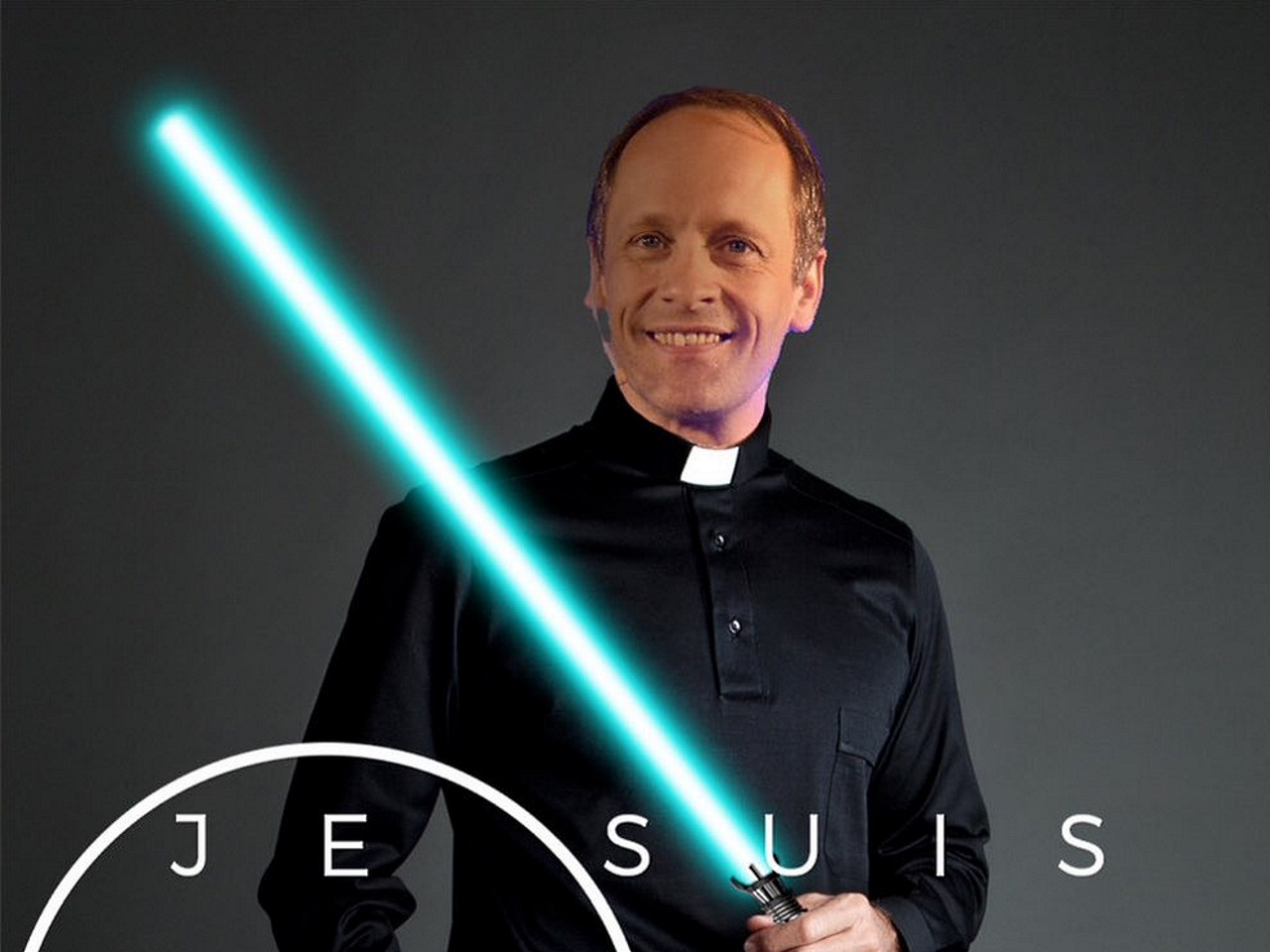 "Je suis ton p&egrave;re" : un pr&ecirc;tre lyonnais c&eacute;l&egrave;bre Star Wars, sabre &agrave; la main