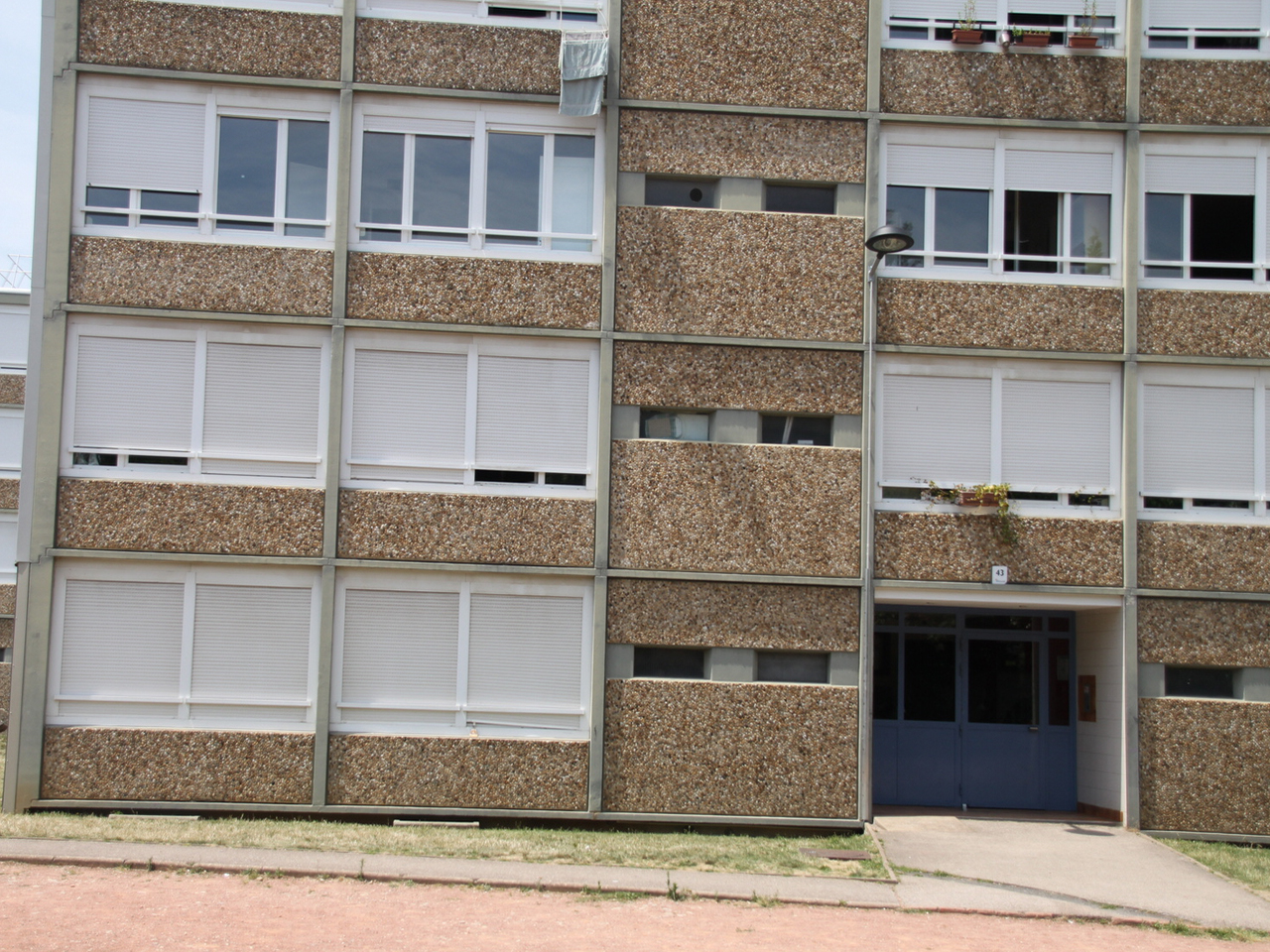 Attentat en Isère : une nouvelle perquisition au domicile de Yassin Salhi à Saint-Priest Attentat en Isère : une nouvelle perquisition au domicile de Yassin Salhi à Saint-Priest