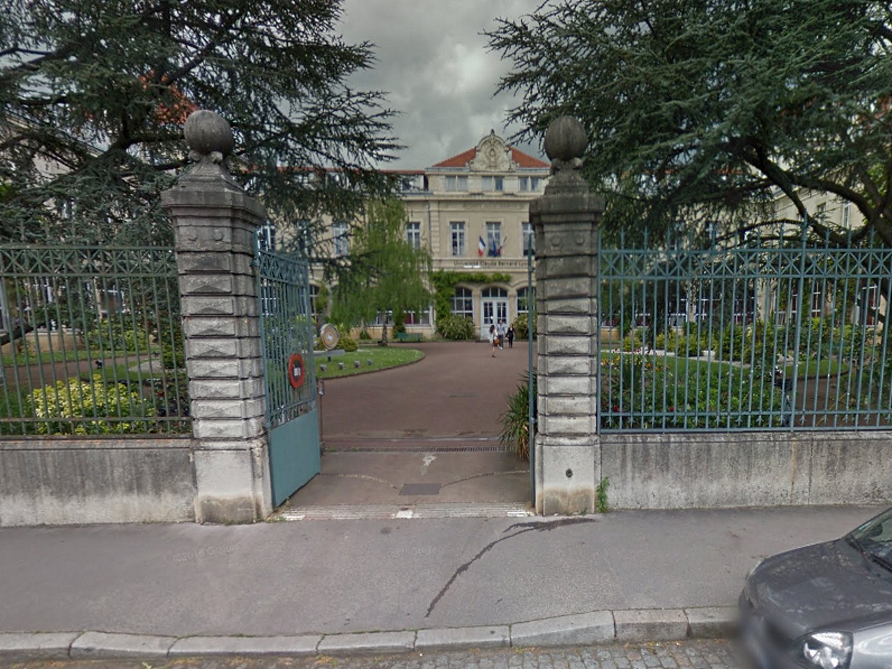 Apologie du terrorisme : la prof stagiaire était elle-même catholique Apologie du terrorisme : la prof stagiaire était elle-même catholique