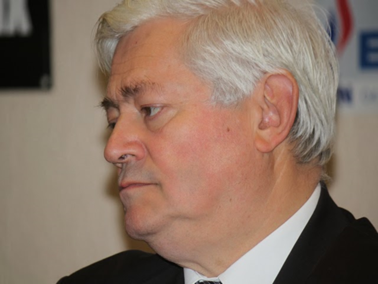 Groupe FN au parlement européen : Bruno Gollnisch écarté par Marine Le Pen