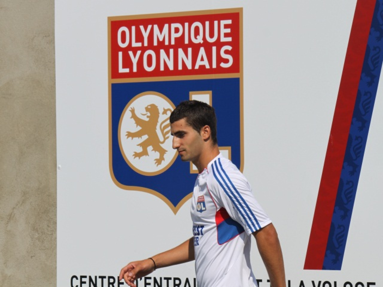Blessure moins grave que prévue pour Maxime Gonalons (OL) Blessure moins grave que prévue pour Maxime Gonalons (OL)