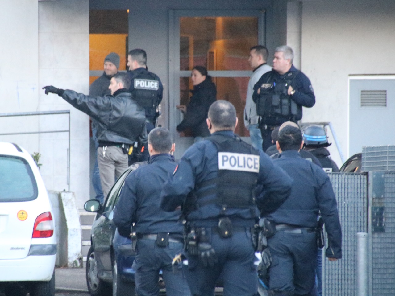 Refoulé d'un parking près du Parc OL, il revient avec une hache Refoulé d'un parking près du Parc OL, il revient avec une hache
