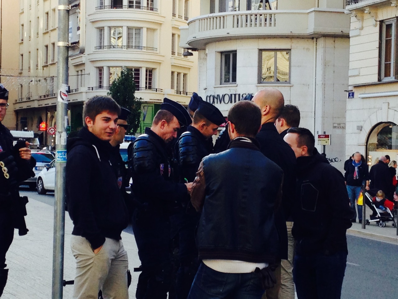 Attentats de Paris : important dispositif policier pour emp&ecirc;cher le rassemblement des identitaires &agrave; Lyon