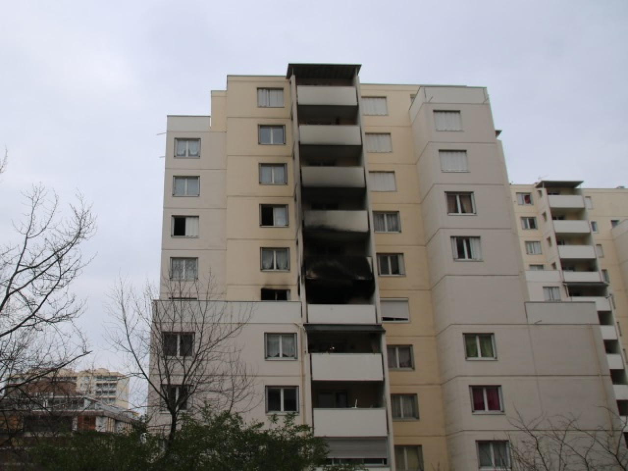 Cinq pompiers brûlés et un sixième intoxiqué à Villeurbanne Cinq pompiers brûlés et un sixième intoxiqué à Villeurbanne