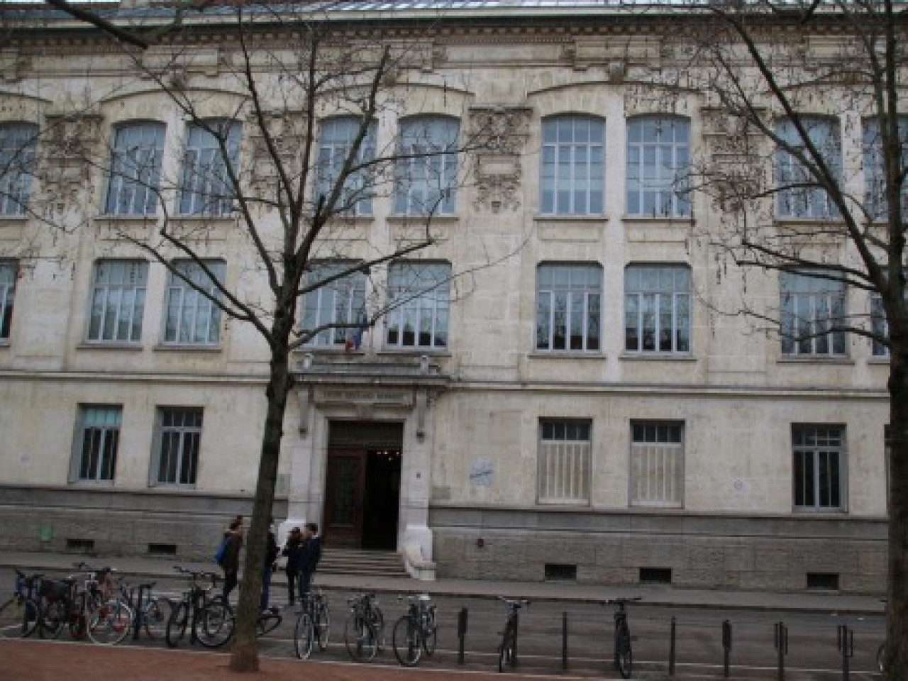 Alerte à la bombe dans les lycées : le suspect de 18 ans mis en examen Alerte à la bombe dans les lycées : le suspect de 18 ans mis en examen