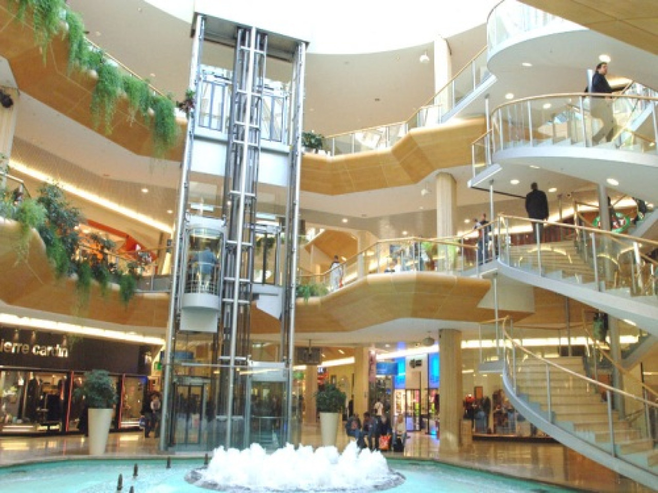 Une policière sauve la vie d'un bébé à la Part Dieu Une policière sauve la vie d'un bébé à la Part Dieu