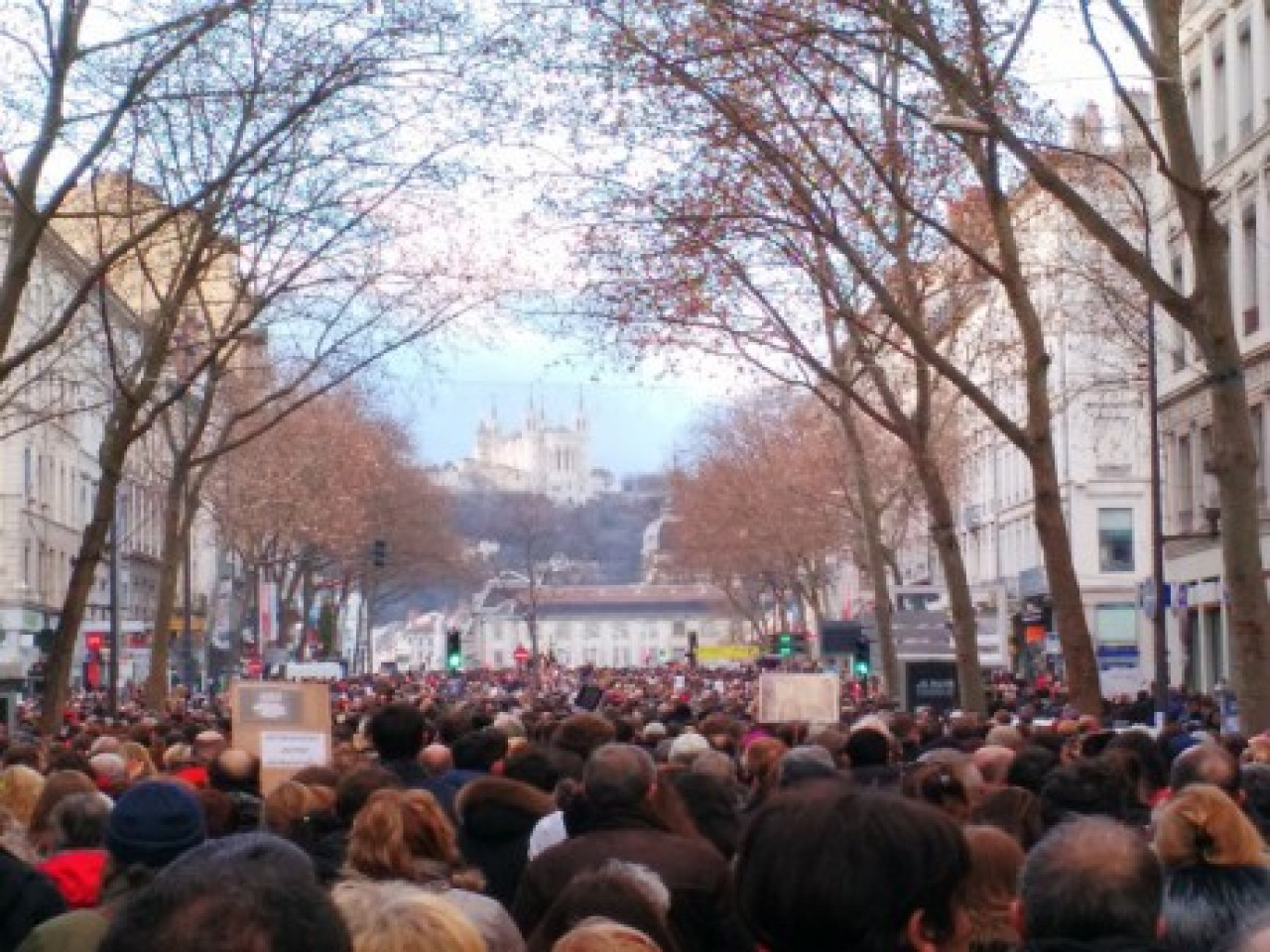 Attentats de Paris : la marche blanche pr&eacute;vue ce dimanche &agrave; Lyon annul&eacute;e