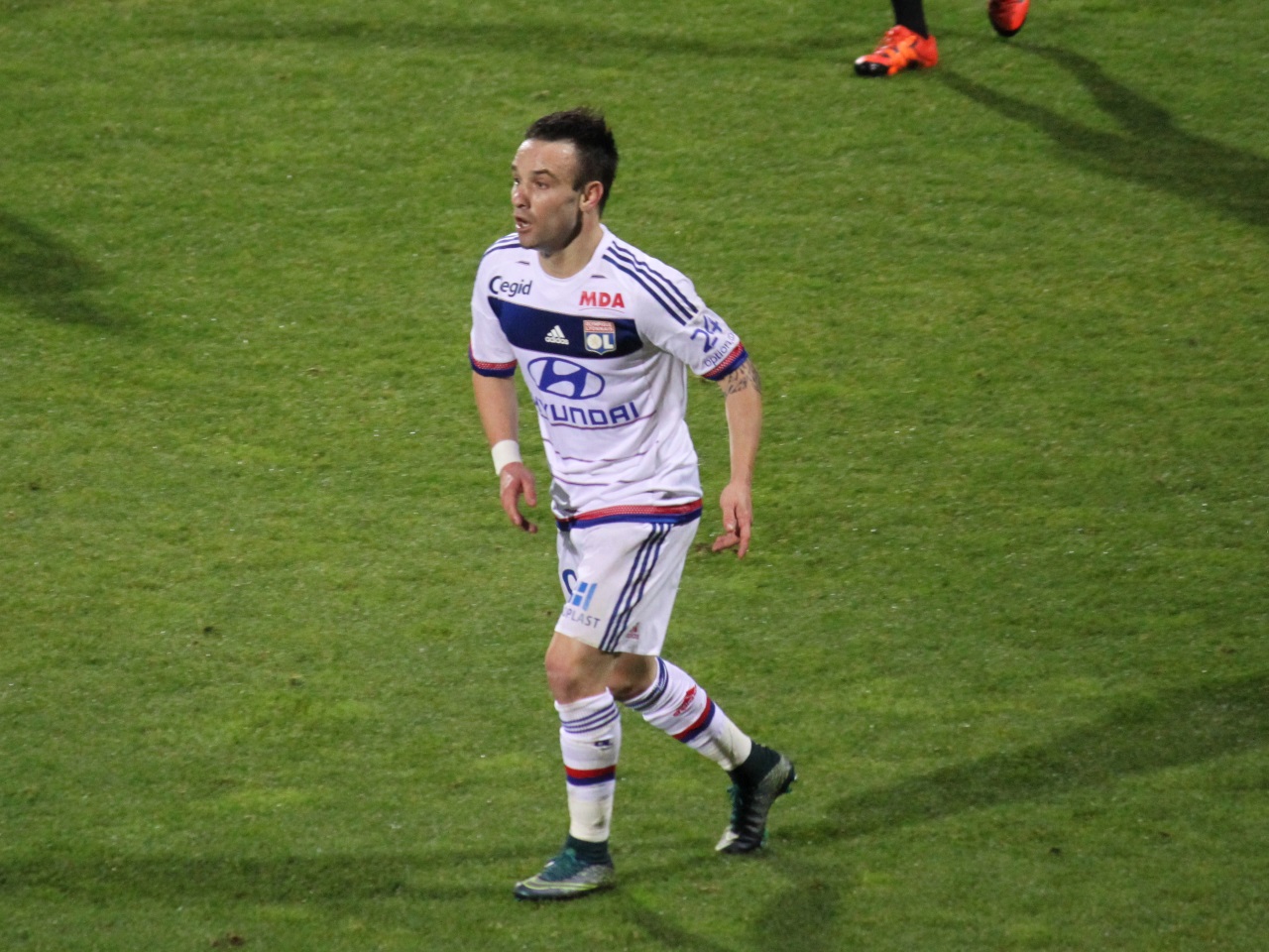 Blessé, Mathieu Valbuena (OL) ne rejouera pas avant la trêve Blessé, Mathieu Valbuena (OL) ne rejouera pas avant la trêve