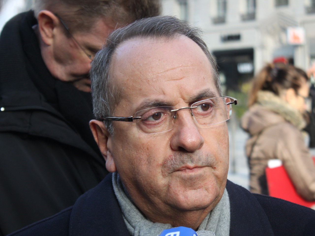 Roms : le pr&eacute;fet du Rh&ocirc;ne "regrette profond&eacute;ment" les actions du maire de Saint-Genis-les-Olli&egrave;res