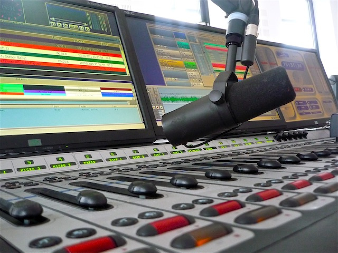 Les radios lyonnaises invitées à donner leur avis sur la RNT ce mardi Les radios lyonnaises invitées à donner leur avis sur la RNT ce mardi