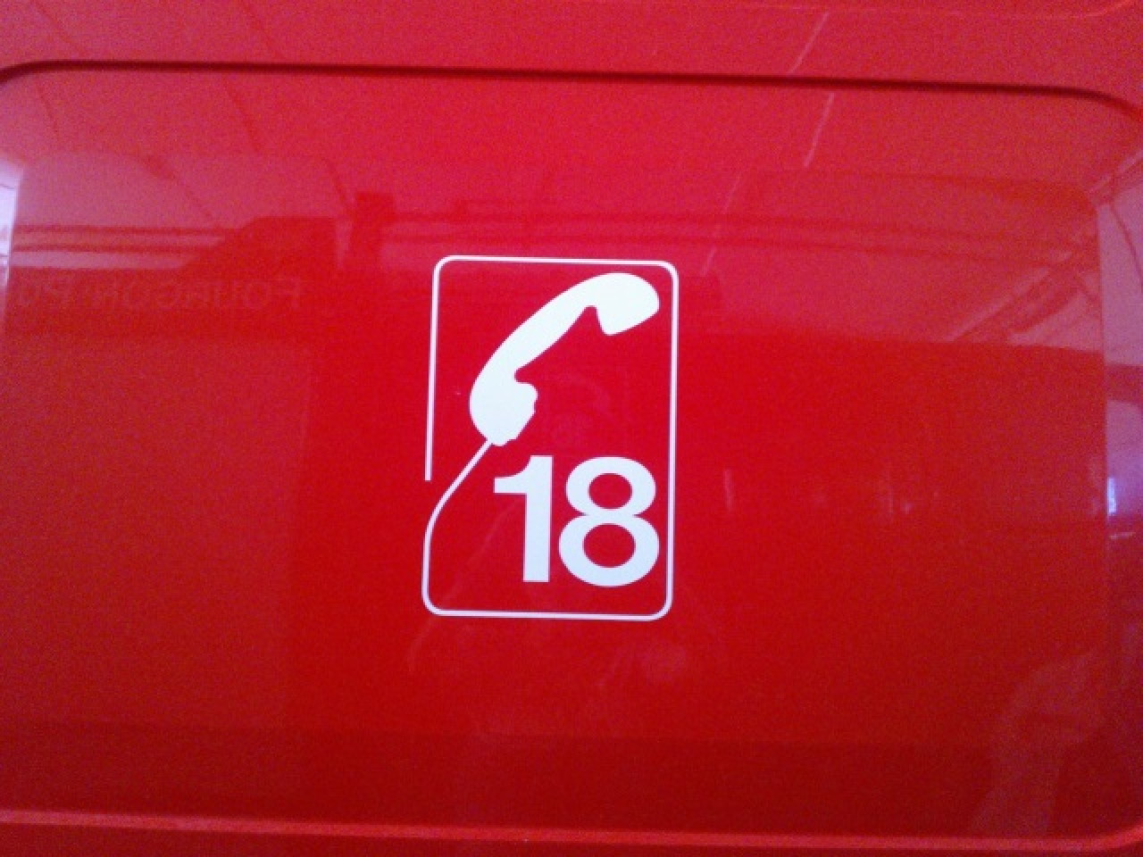 Une voiture finit sa course sur le toit sur l’A7 près de Lyon Une voiture finit sa course sur le toit sur l’A7 près de Lyon