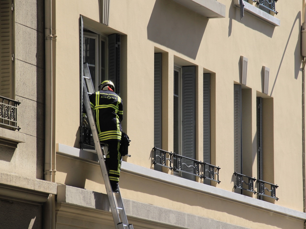 Décines : la bouteille de gaz suspecte n’était finalement pas piégée Décines : la bouteille de gaz suspecte n’était finalement pas piégée