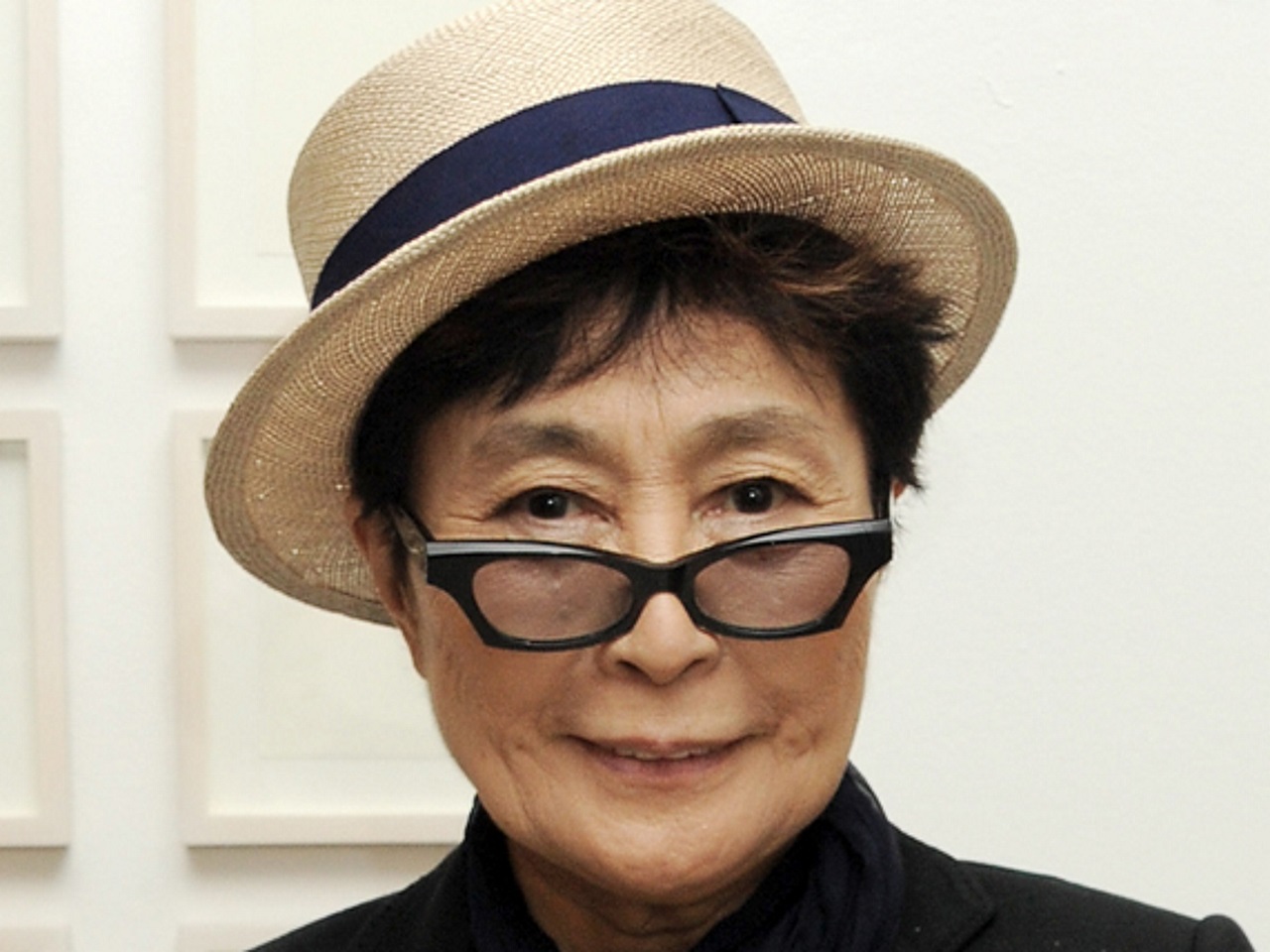 En convalescence, Yoko Ono reporte sa visite &agrave; Lyon