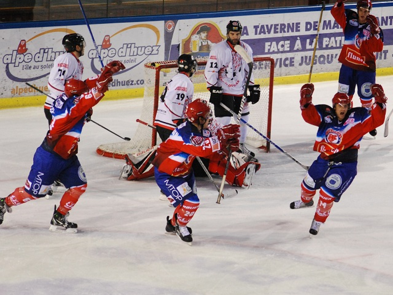 Le LHC continue sa marche vers les Play-offs