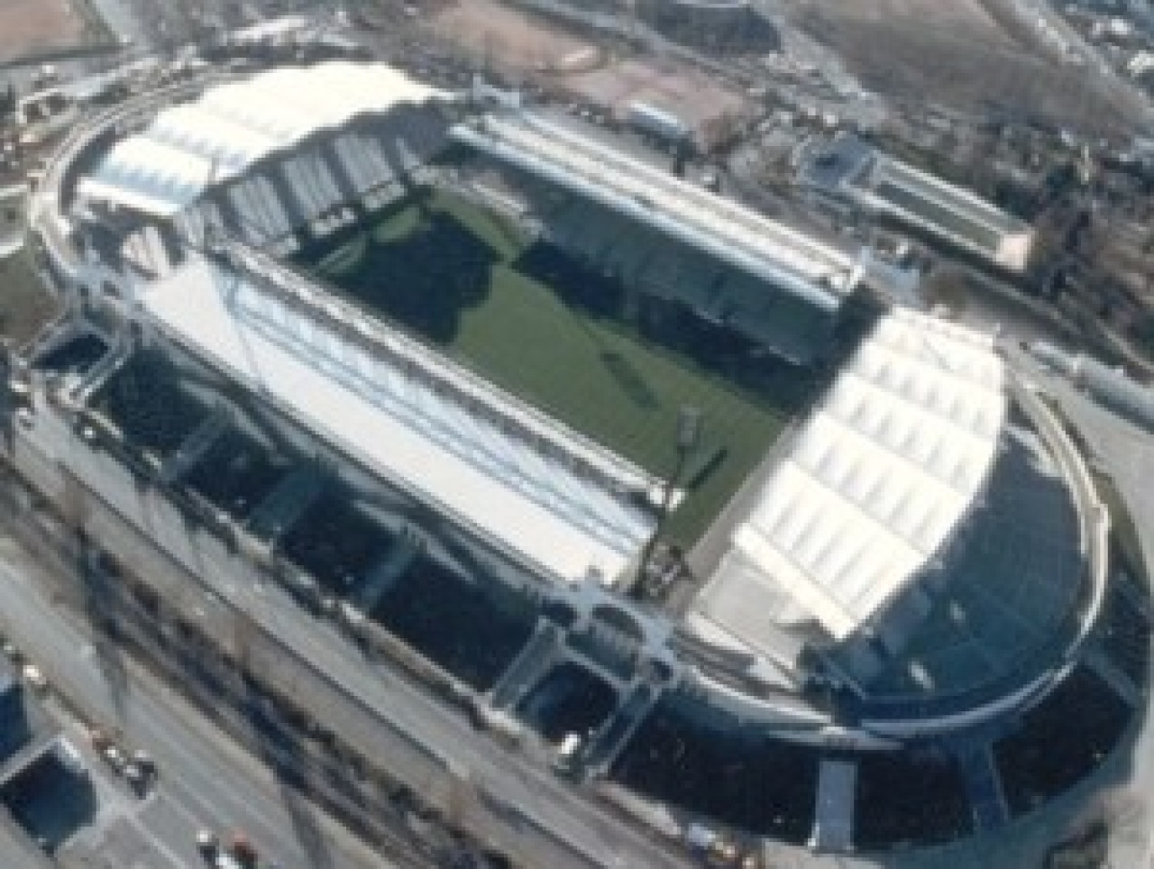 Du beau monde dans les tribunes de Gerland pour OL-Real Madrid Du beau monde dans les tribunes de Gerland pour OL-Real Madrid