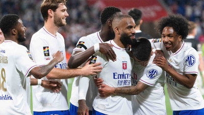 Contre Angers, l'OL termine avec une victoire, Alexandre Lacazette part en légende | mLyon