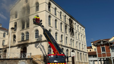 Incendie toujours en cours aux Chartreux : les pompiers engagés encore plusieurs jours | mLyon