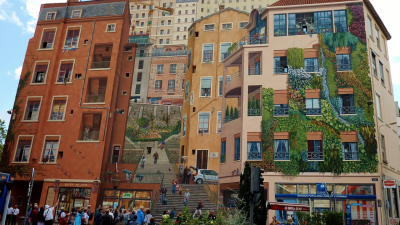 La fresque des Canuts, l'oeuvre emblématique de Lyon, en danger ? | mLyon
